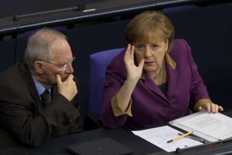 © Reuters. German Chancellor Angela Merkel making a point at an economic meeting.